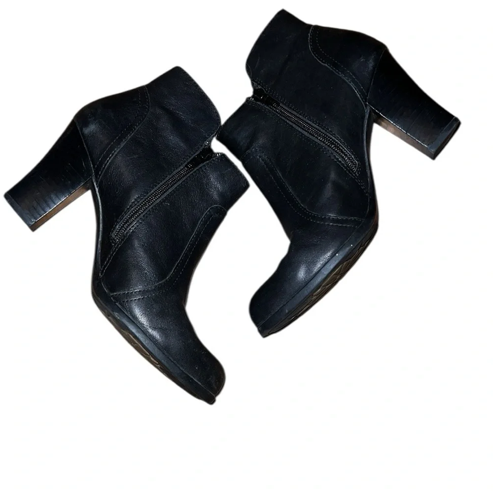 Born Black Leather Ankle Boots Size 8 M
